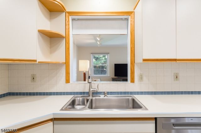 12 Eaton Ct, Summit City, NJ 07901