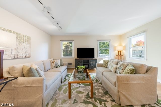 12 Eaton Ct, Summit City, NJ 07901