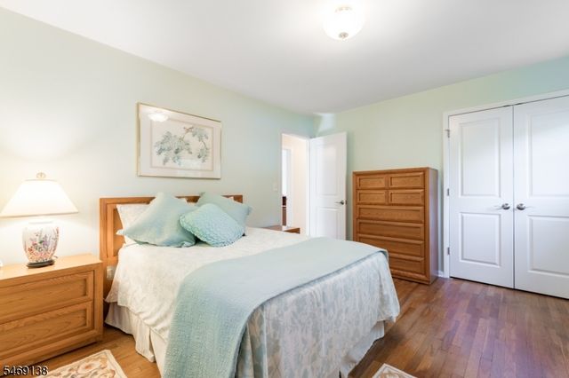 12 Eaton Ct, Summit City, NJ 07901