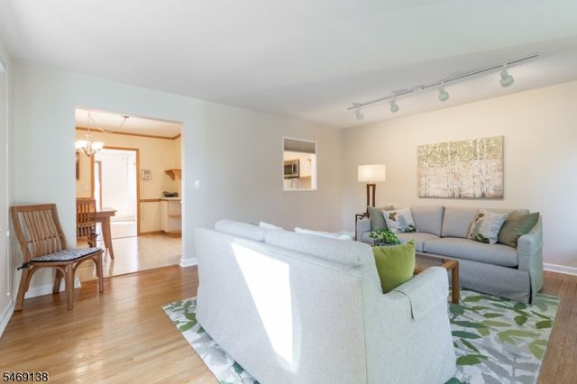 12 Eaton Ct, Summit City, NJ 07901