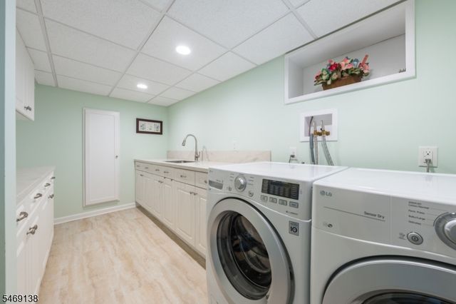 12 Eaton Ct, Summit City, NJ 07901