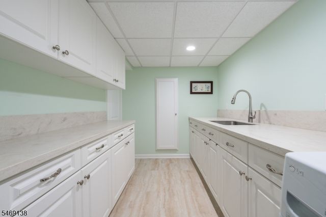 12 Eaton Ct, Summit City, NJ 07901