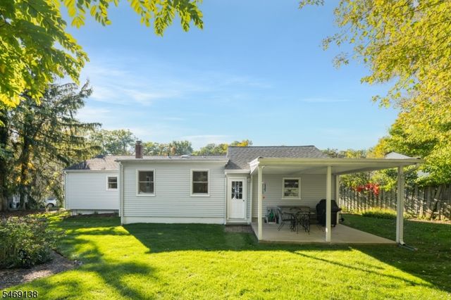 12 Eaton Ct, Summit City, NJ 07901