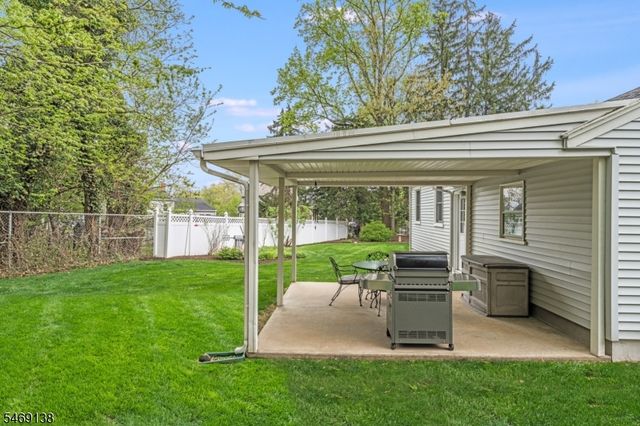 12 Eaton Ct, Summit City, NJ 07901