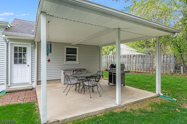 12 Eaton Ct, Summit City, NJ 07901