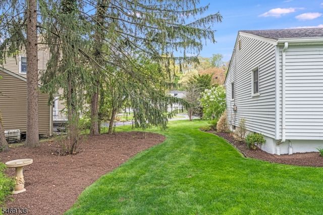 12 Eaton Ct, Summit City, NJ 07901