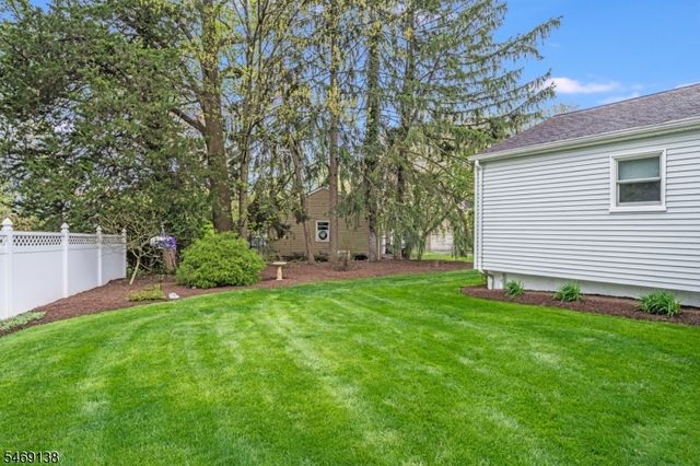 12 Eaton Ct, Summit City, NJ 07901