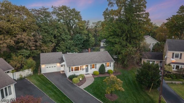 12 Eaton Ct, Summit City, NJ 07901
