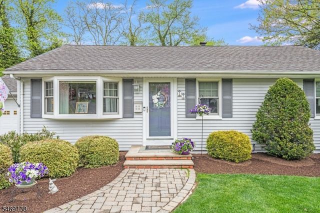 12 Eaton Ct, Summit City, NJ 07901