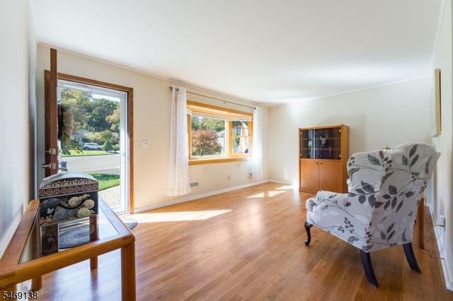 12 Eaton Ct, Summit City, NJ 07901