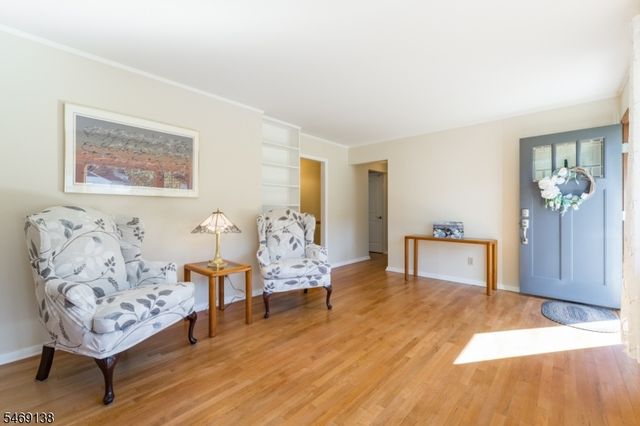 12 Eaton Ct, Summit City, NJ 07901