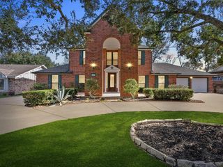 1400 Oak Hollow Drive, Dickinson, TX 77539