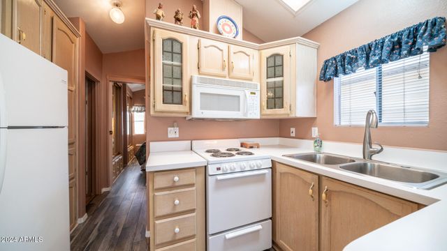 648 HAWKS EYE Drive 648, Apache Junction, AZ 85119