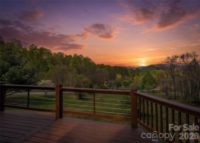 129 Apple Farm Road, Bakersville, NC 28705