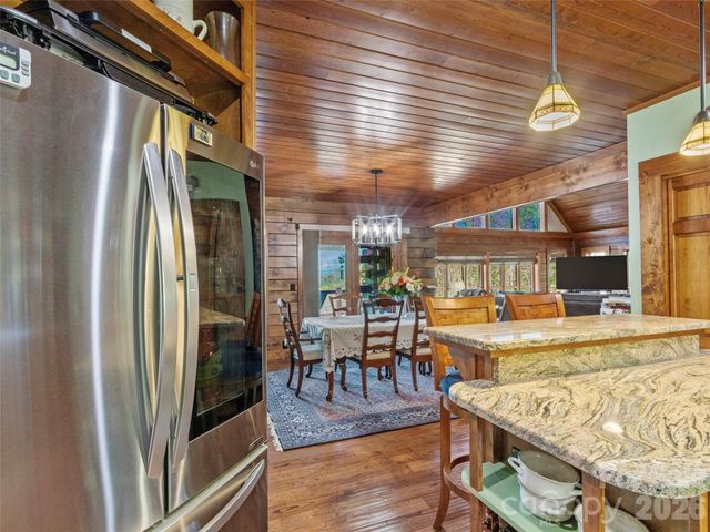 129 Apple Farm Road, Bakersville, NC 28705