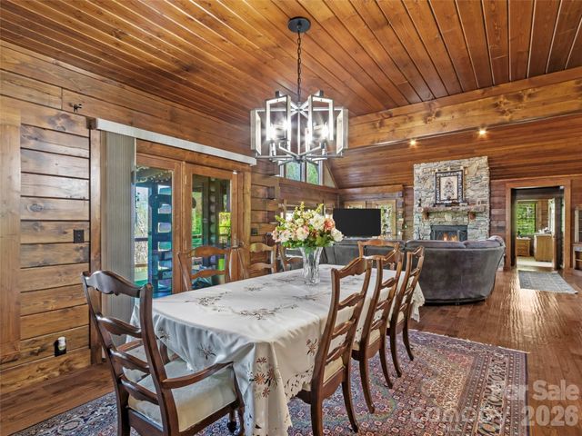 129 Apple Farm Road, Bakersville, NC 28705