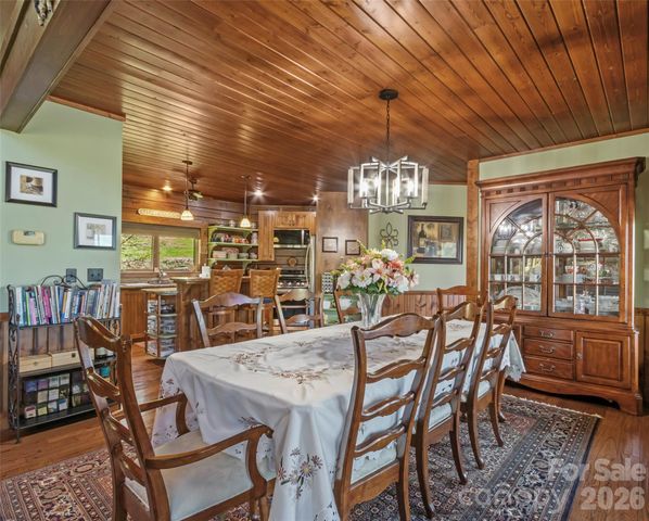 129 Apple Farm Road, Bakersville, NC 28705