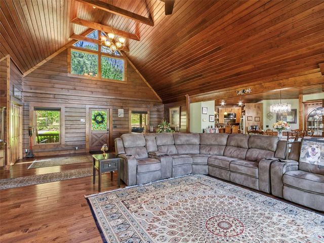 129 Apple Farm Road, Bakersville, NC 28705
