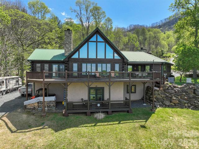 129 Apple Farm Road, Bakersville, NC 28705