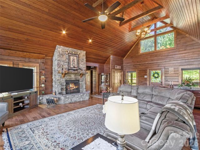 129 Apple Farm Road, Bakersville, NC 28705