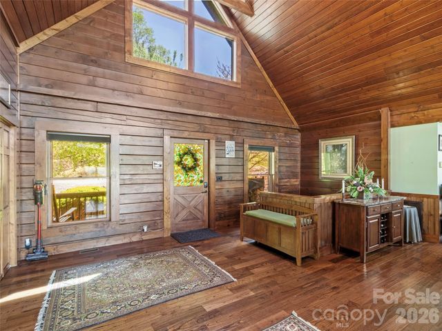 129 Apple Farm Road, Bakersville, NC 28705