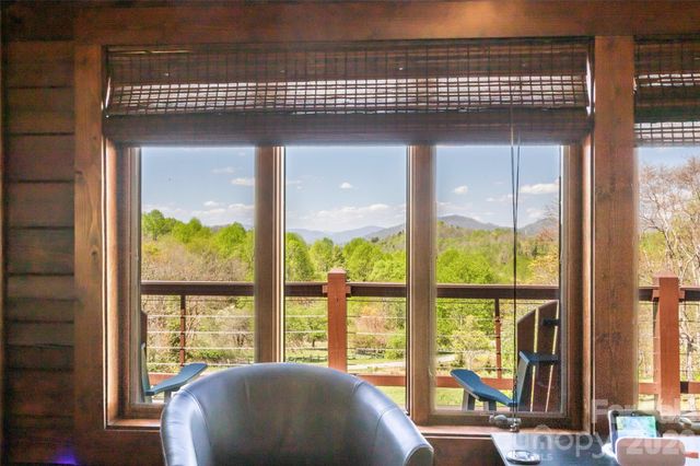 129 Apple Farm Road, Bakersville, NC 28705
