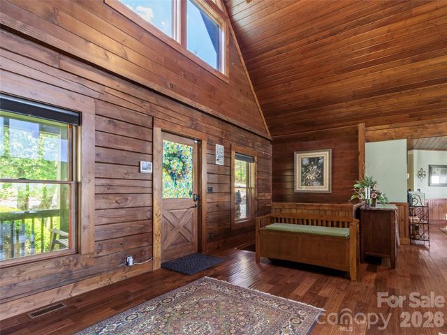 129 Apple Farm Road, Bakersville, NC 28705