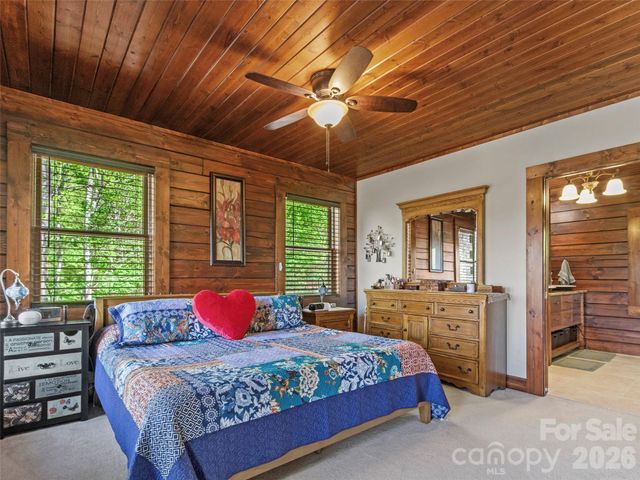 129 Apple Farm Road, Bakersville, NC 28705