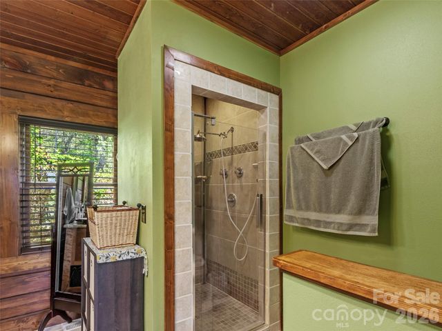 129 Apple Farm Road, Bakersville, NC 28705