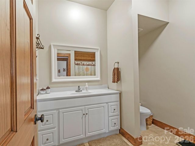 129 Apple Farm Road, Bakersville, NC 28705