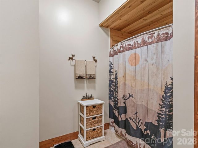 129 Apple Farm Road, Bakersville, NC 28705