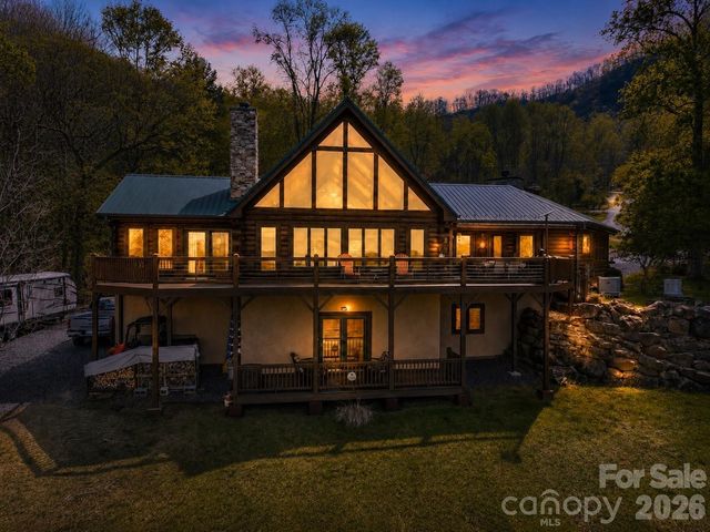 129 Apple Farm Road, Bakersville, NC 28705