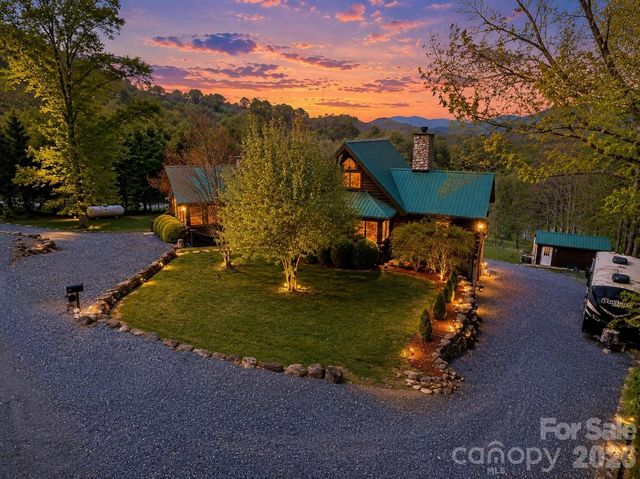 129 Apple Farm Road, Bakersville, NC 28705
