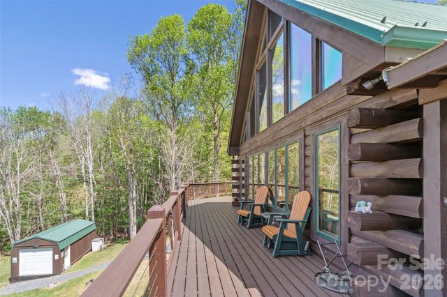 129 Apple Farm Road, Bakersville, NC 28705