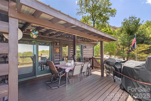 129 Apple Farm Road, Bakersville, NC 28705