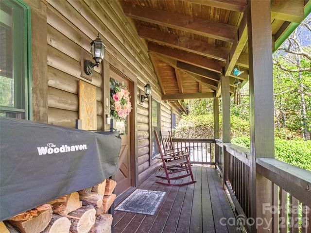 129 Apple Farm Road, Bakersville, NC 28705