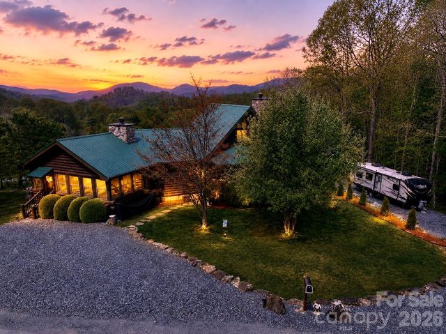129 Apple Farm Road, Bakersville, NC 28705