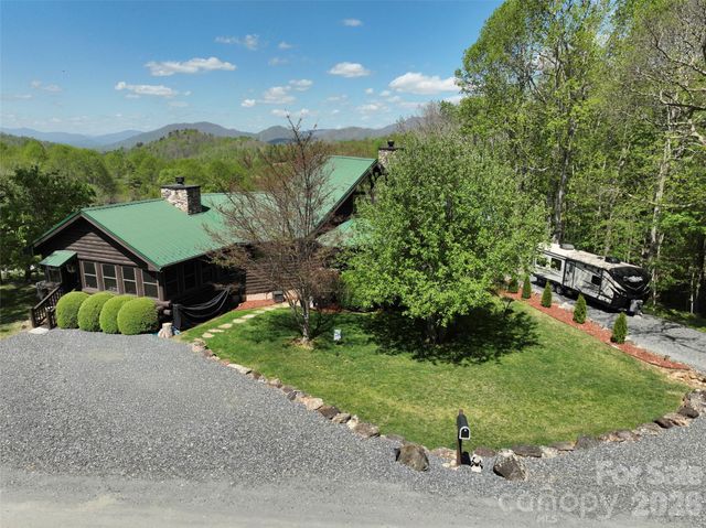129 Apple Farm Road, Bakersville, NC 28705