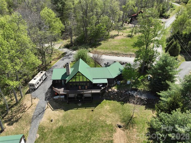 129 Apple Farm Road, Bakersville, NC 28705
