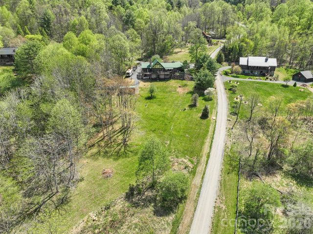 129 Apple Farm Road, Bakersville, NC 28705