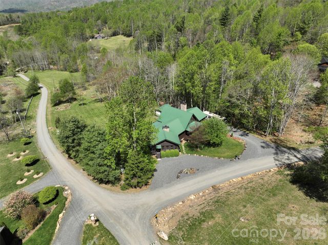 129 Apple Farm Road, Bakersville, NC 28705