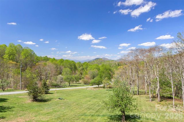 129 Apple Farm Road, Bakersville, NC 28705