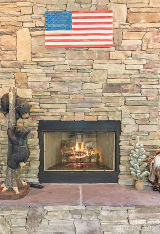 129 Apple Farm Road, Bakersville, NC 28705