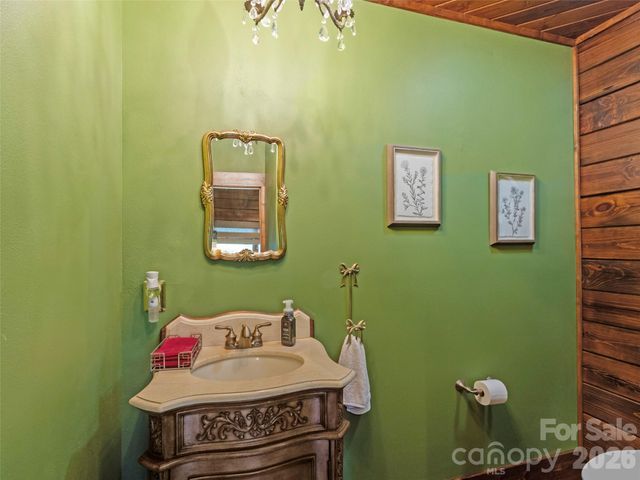 129 Apple Farm Road, Bakersville, NC 28705