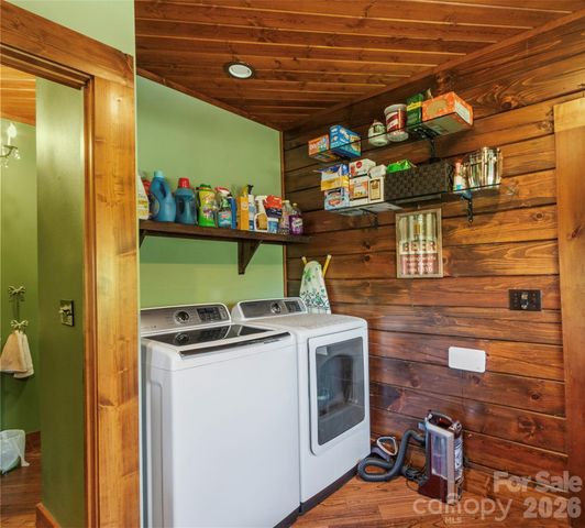 129 Apple Farm Road, Bakersville, NC 28705