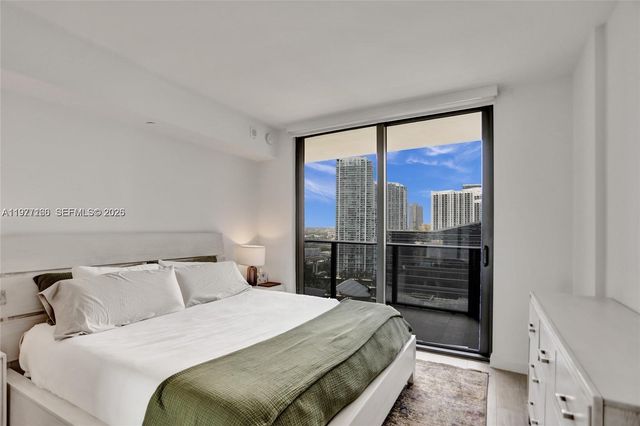 45 SW 9th St 2001, Miami, FL 33130