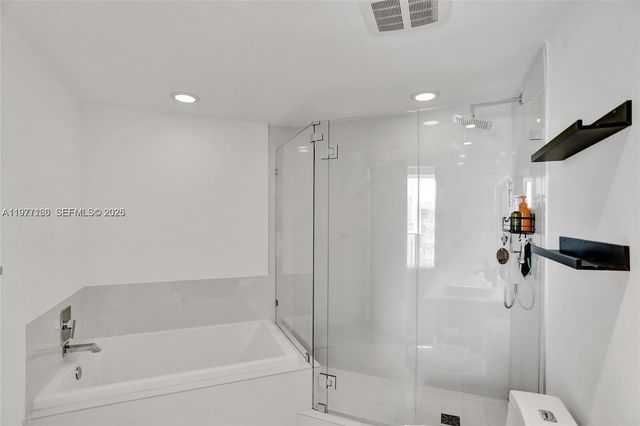 45 SW 9th St 2001, Miami, FL 33130