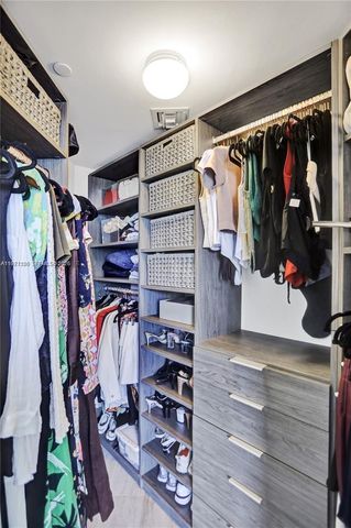 45 SW 9th St 2001, Miami, FL 33130