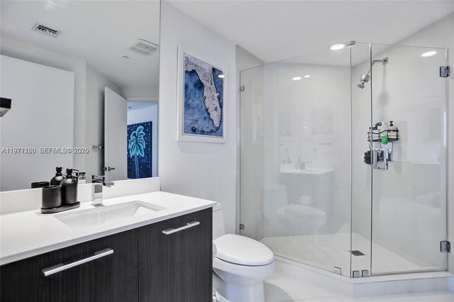 45 SW 9th St 2001, Miami, FL 33130