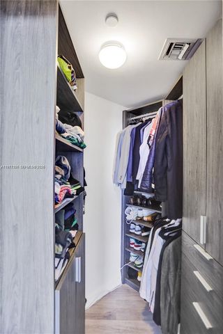 45 SW 9th St 2001, Miami, FL 33130